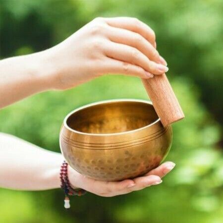 Tibetan Singing Bowl Set — Meditation Sound Bowl Handcrafted in Nepal for Healing and Mindfulness (diameter 14cm)