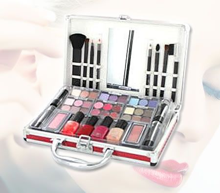 Markwins The Colour Workshop Beauty International 24 Piece Makeup Set Train Case