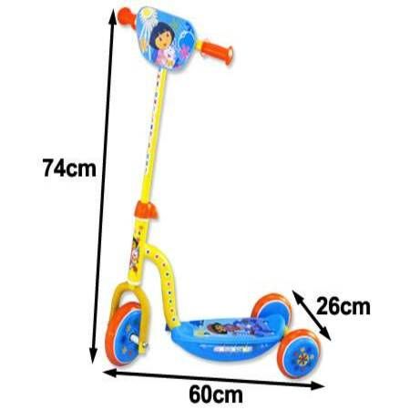 DORA the EXPLORER　ドーラ　三輪車 Dora the Explorer 3 Wheel Scooter with Flashing Deck Lights