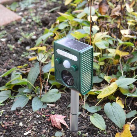 MAXKON Ultrasonic Bird & Animal Repeller Solar Powered Pest Repeller