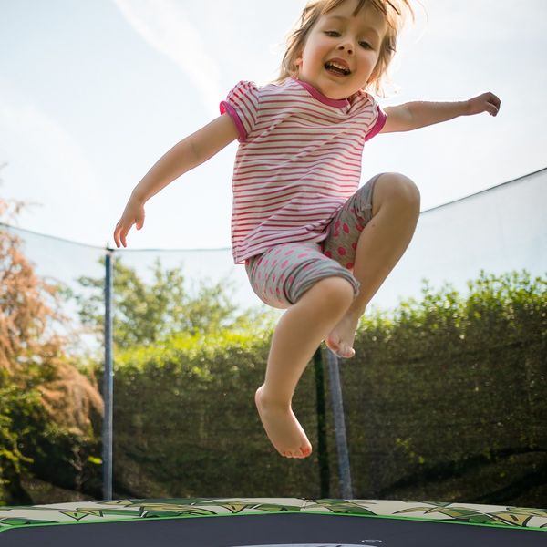 Genki 55" Kids Round Trampoline w/ Safety Net Enclosure