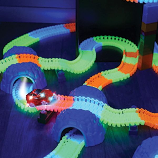 Magic Tracks The Amazing Racetrack That Can Bend, Flex and Glow for age 3+