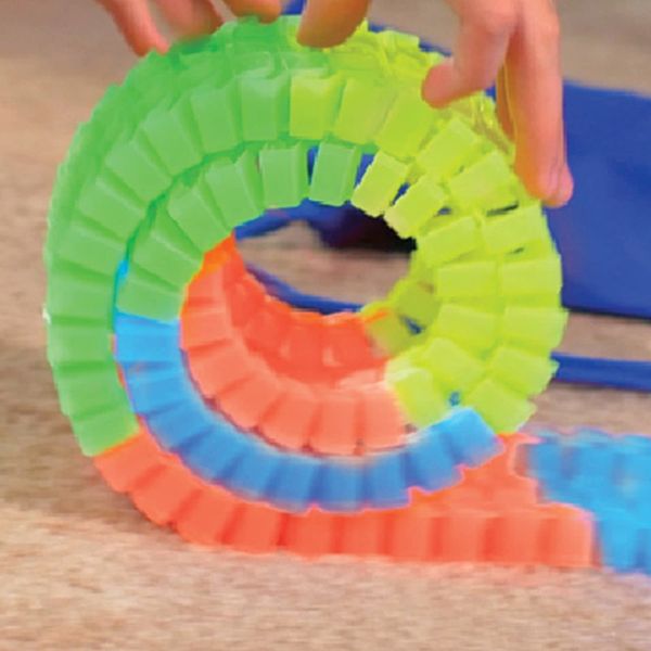 Magic Tracks The Amazing Racetrack That Can Bend, Flex and Glow for age 3+