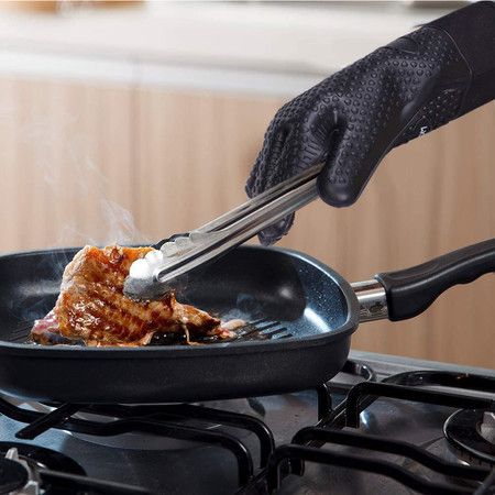 Grilling Gloves, Heat Resistant Gloves BBQ Kitchen Silicone Oven Mitts (Black)