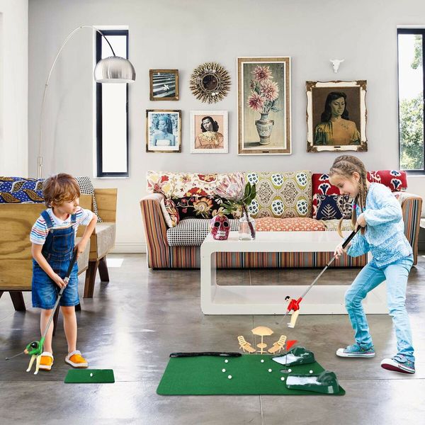 Mini Golfers Indoor  Outdoor Golf Kit Game Course Golf man in Col Green