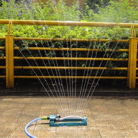 15 Holes Adjustable Alloy Watering Sprinkler Sprayer Oscillating Oscillator LAutomatic Water Sprinklers Lawn Irrigation