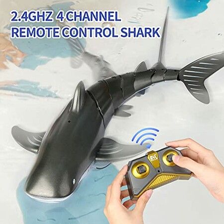 Remote Control Shark ToyWater Jet Simulation Shark?Remote Control Boat for Pool Dual Batteries