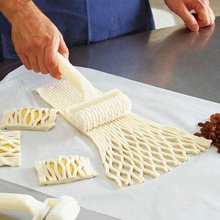 Plastic Roller Waffle knife