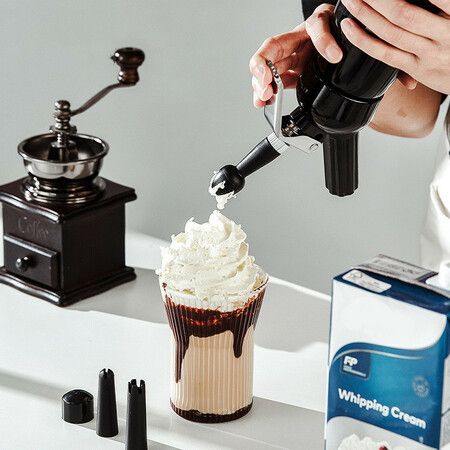 Professional Whipped Cream Dispenser Highly Durable Aluminum Whip Cream Whipper 500ml /1 Pint Large Capacity Whipped Cream Maker