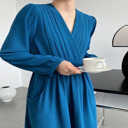 2023 New French-style Long Sleeve Pleated Dress Gentle V-neck Gathered Waist Pleated Dress