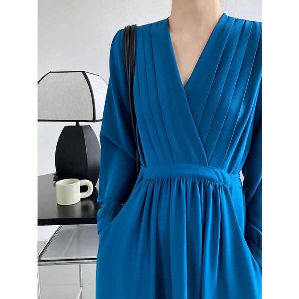 2023 New French-style Long Sleeve Pleated Dress Gentle V-neck Gathered Waist Pleated Dress