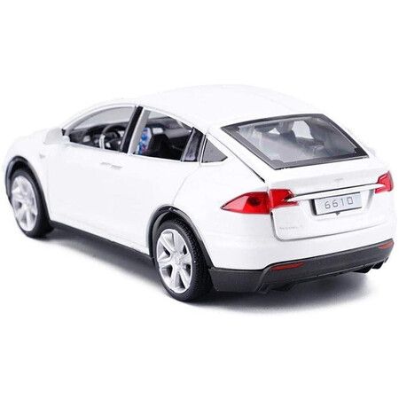 Car Model X 1:32 Scale Alloy diecast Pull Back Electronic Toys (White)