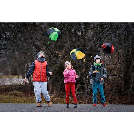 3 Pcs Parachute Toys for Kids, Tangle Free Outdoor Flying Parachute Men Toys for 3 4 5 6 7 8 9 10 Year Old kids Red