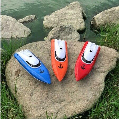 RC Boat,Remote Control Boats for Lake/Pool/Pond,2.4 GHz High Speed Mini Boats,Outdoor Adventure Electric RC Racing Boats for Kids (Red)