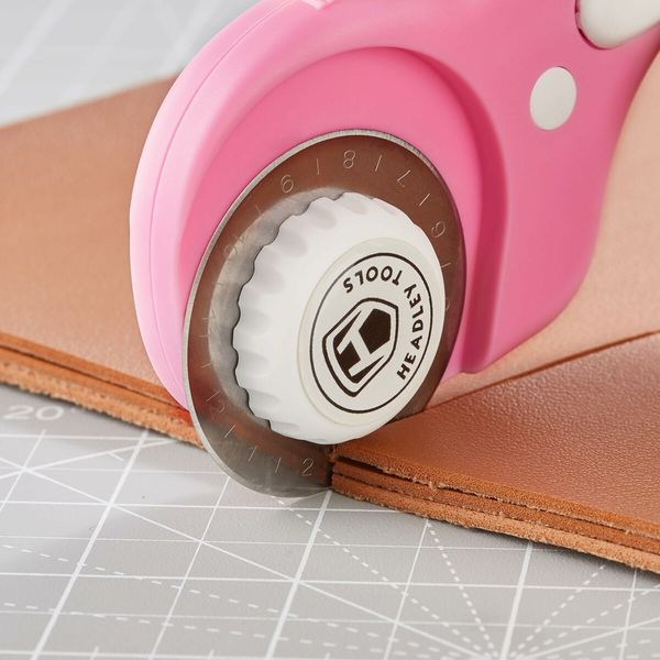 45mm Rotary Cutter with 5pcs Extra Blades, Ergonomic Handle Rolling Cutter with Safety Lock for Fabric, Pink