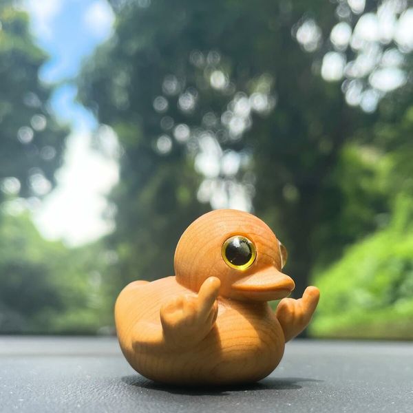 Handmade Wooden Middle Finger Duck Figurine, Funny Mini Duck Statue for Home, Office, Car Decor,8 x 7.6 x 7.3 cm