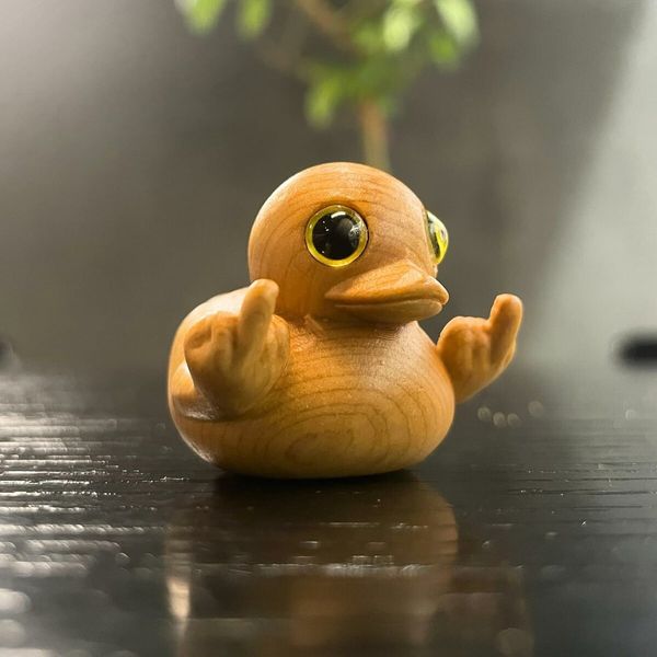 Handmade Wooden Middle Finger Duck Figurine, Funny Mini Duck Statue for Home, Office, Car Decor,8 x 7.6 x 7.3 cm