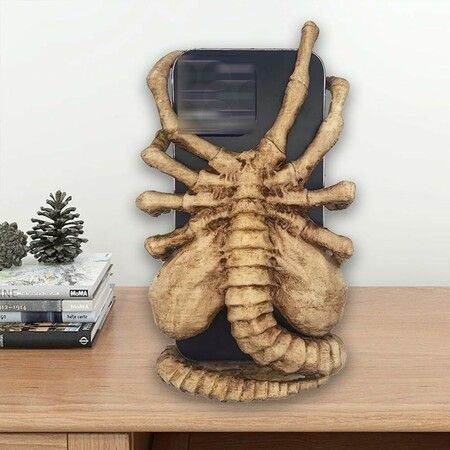 Facehugger Phone Holder,Alien Phone Holder,Cool Gothic Mobile Phone Holder, Facehugger Mobile Phone Holder With Extraterrestrial Charm, Adjustable Mobile Phone Holder Suitable Of Mobile Phones