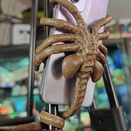 Facehugger Phone Holder,Alien Phone Holder,Cool Gothic Mobile Phone Holder, Facehugger Mobile Phone Holder With Extraterrestrial Charm, Adjustable Mobile Phone Holder Suitable Of Mobile Phones