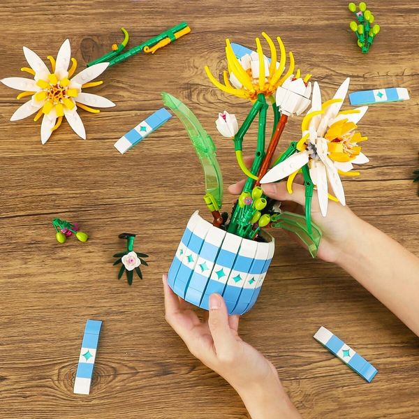 Epiphyllum Flowers Building Set, Botanical Collection, Flower Botanical Bonsai Building Toys for Teens Ideal for Display (835PCS)