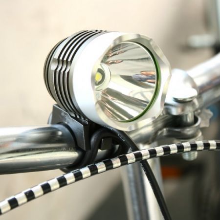 LED Bike Bicycle Light HeadLight HeadLamp 1200LM Consumption: 9W