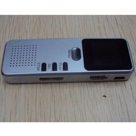 E900 1.0" LCD Voice Recorder with MP3 Music Player - Silver (4GB)